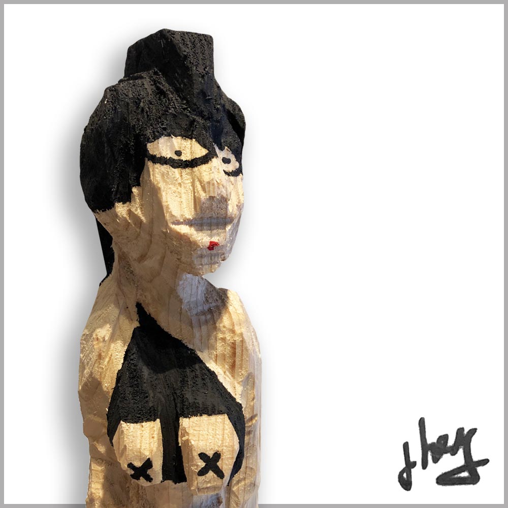 Moderne Kunst Bildhauerei mit der Kettensaege aus Holz